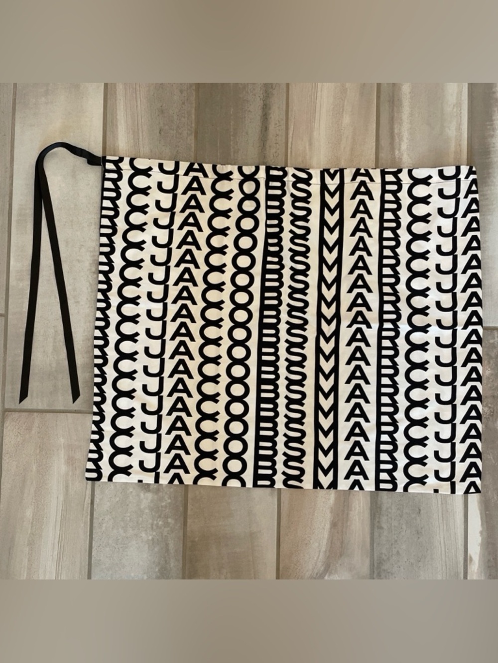 NEW Marc Jacobs White Black Logo Wording Drawstring Dust Bag 21” X 25” Storage